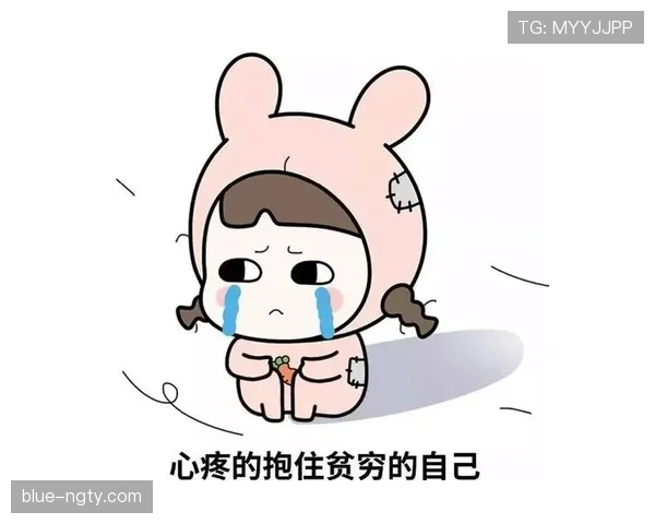 卡瓦尼拎着塑料袋买菜，手上那块表比我房租还贵